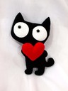Чорне кошеня з серцем