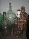 Пляшка «Господарська» (зліва)