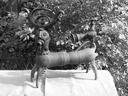 Анімалістична скульптура «Олень з птахом» теракотова димлена