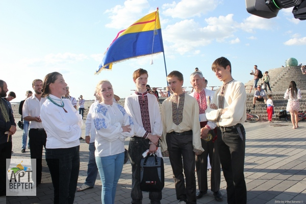 Хода "Вишиванковий Всесвіт" у Дніпропетровську (14.06.2013)