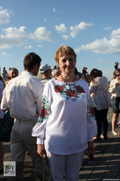 Хода "Вишиванковий Всесвіт" у Дніпропетровську (14.06.2013)