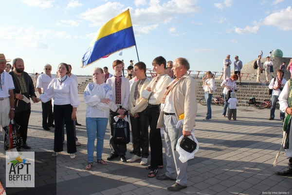 Хода "Вишиванковий Всесвіт" у Дніпропетровську (14.06.2013)