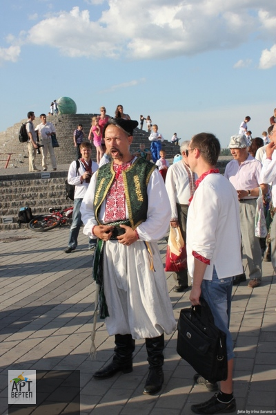 Хода "Вишиванковий Всесвіт" у Дніпропетровську (14.06.2013)