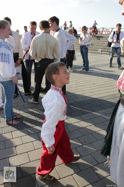 Хода "Вишиванковий Всесвіт" у Дніпропетровську (14.06.2013)