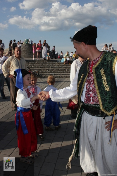 Хода "Вишиванковий Всесвіт" у Дніпропетровську (14.06.2013)