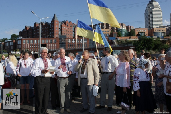 Хода "Вишиванковий Всесвіт" у Дніпропетровську (14.06.2013)