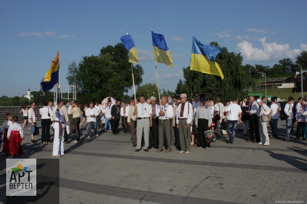 Хода "Вишиванковий Всесвіт" у Дніпропетровську (14.06.2013)