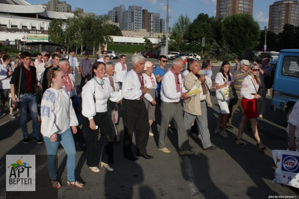 Хода "Вишиванковий Всесвіт" у Дніпропетровську (14.06.2013)