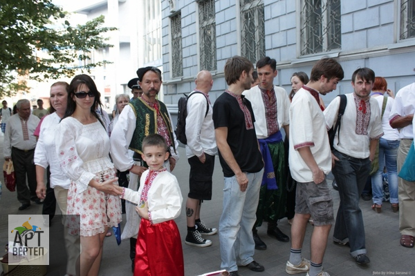 Хода "Вишиванковий Всесвіт" у Дніпропетровську (14.06.2013)