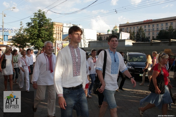 Хода "Вишиванковий Всесвіт" у Дніпропетровську (14.06.2013)