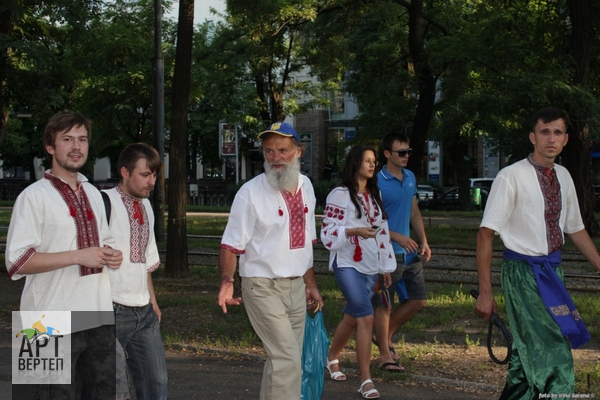 Хода "Вишиванковий Всесвіт" у Дніпропетровську (14.06.2013)