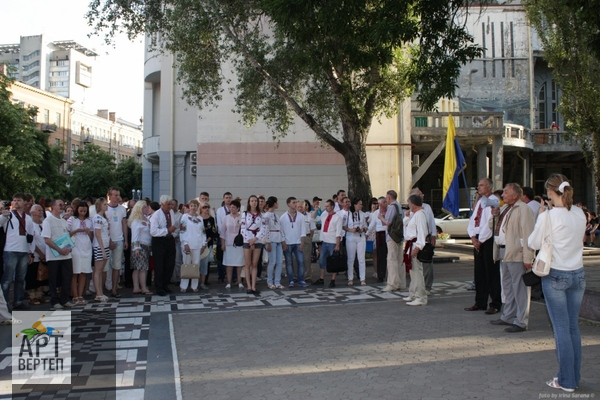 Хода "Вишиванковий Всесвіт" у Дніпропетровську (14.06.2013)