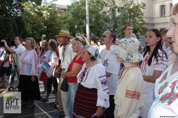 Хода "Вишиванковий Всесвіт" у Дніпропетровську (14.06.2013)