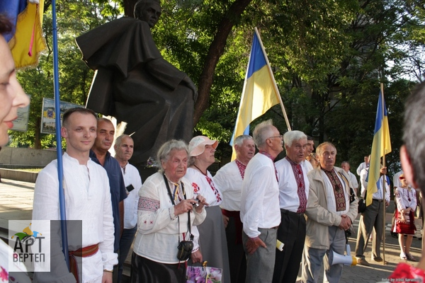 Хода "Вишиванковий Всесвіт" у Дніпропетровську (14.06.2013)