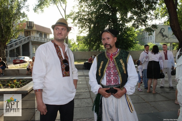 Хода "Вишиванковий Всесвіт" у Дніпропетровську (14.06.2013)