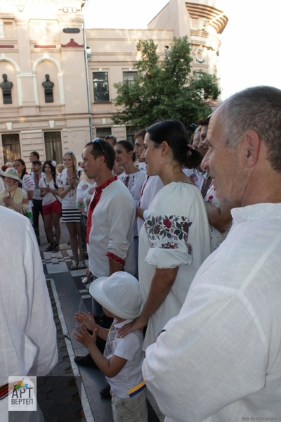 Хода "Вишиванковий Всесвіт" у Дніпропетровську (14.06.2013)