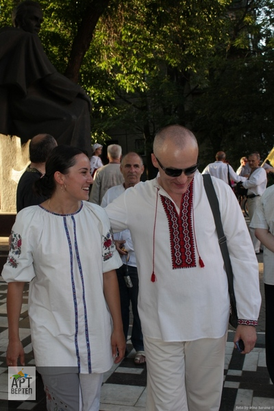 Хода "Вишиванковий Всесвіт" у Дніпропетровську (14.06.2013)