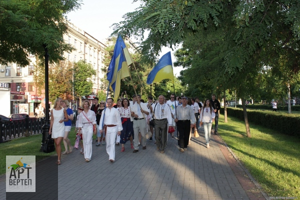 Хода "Вишиванковий Всесвіт" у Дніпропетровську (14.06.2013)