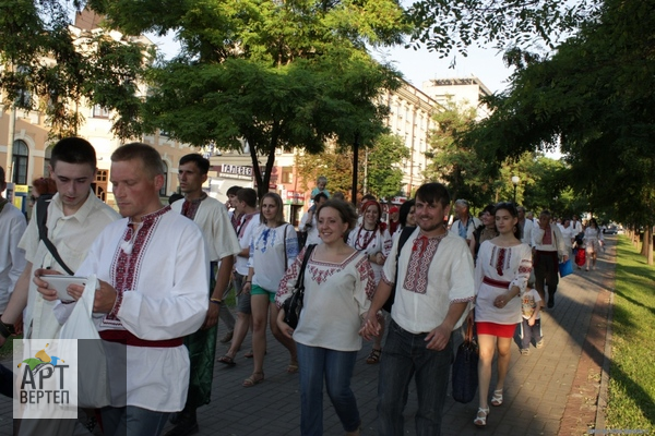 Хода "Вишиванковий Всесвіт" у Дніпропетровську (14.06.2013)