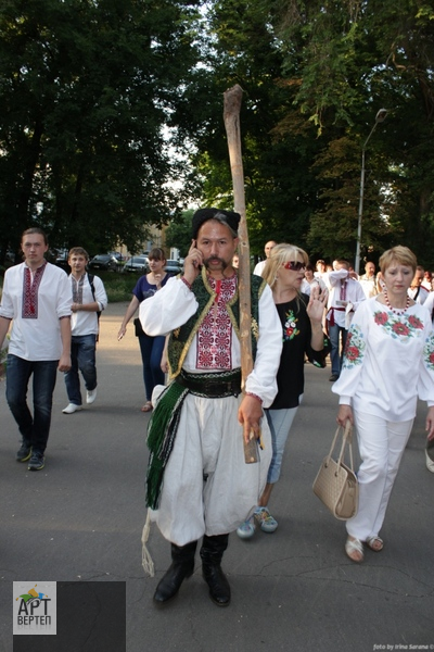 Хода "Вишиванковий Всесвіт" у Дніпропетровську (14.06.2013)