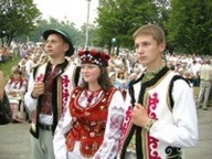 Марш у Вишиванках