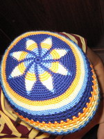 Аліна і Каріна Гаєві. Шапка